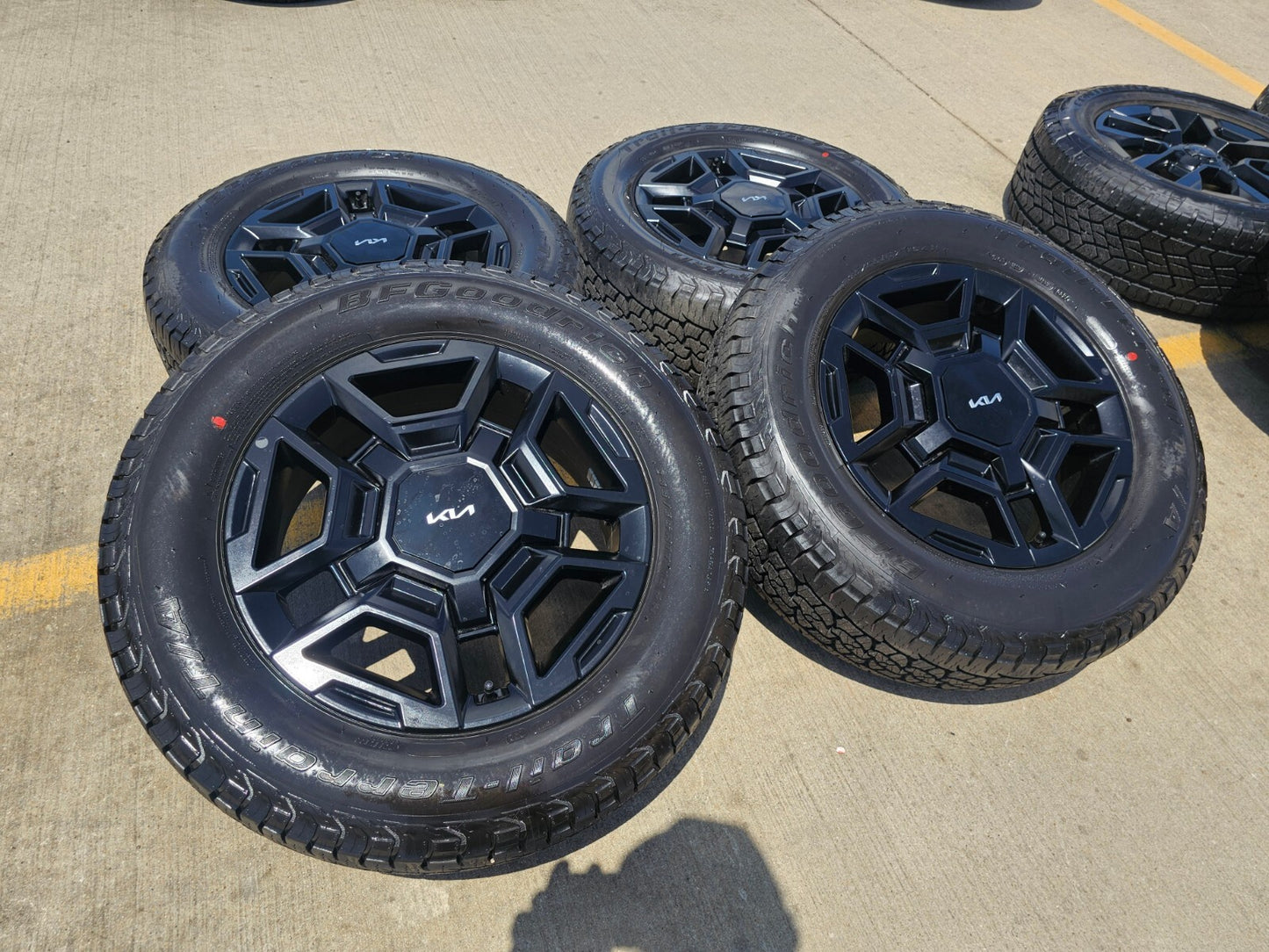 17" Kia Sorento X-PRO OEM wheels rims tires Telluride Sedona 2024 2025 NEW