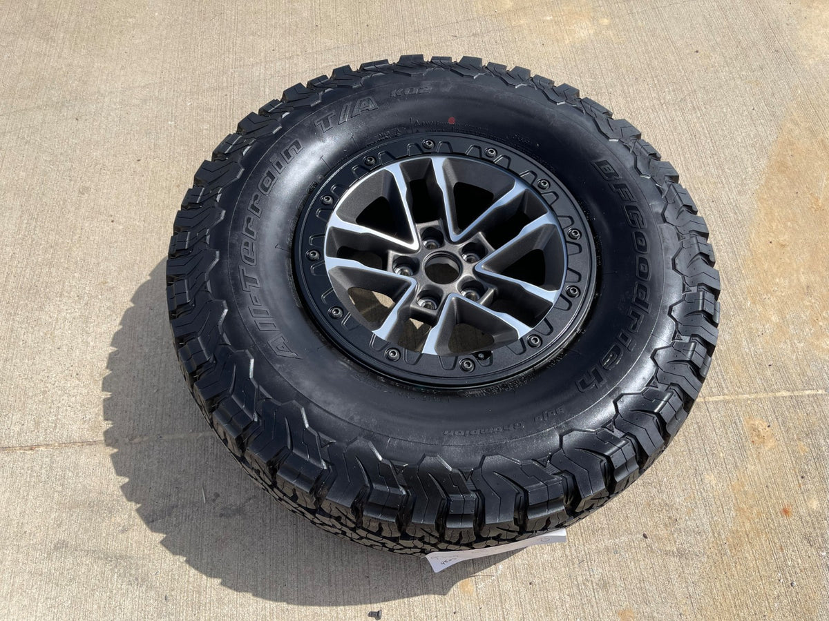 17" Jeep Wrangler 392 Gladiator Rubicon OEM 9329 BEADLOCK wheel rim BFG 35" NEW