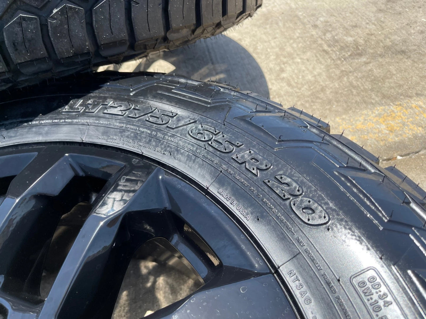 20" GMC AT4 Chevy Silverado Trail Boss 2500 87847207 OEM wheels rims NEW NITTO