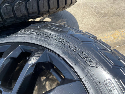 20" GMC AT4 Chevy Silverado Trail Boss 2500 87847207 OEM wheels rims NEW NITTO