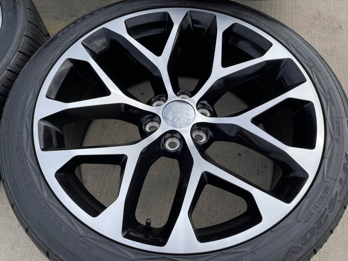 24" GMC Yukon Sierra Chevy Tahoe 1500 OEM replica 5668 wheels rims tires