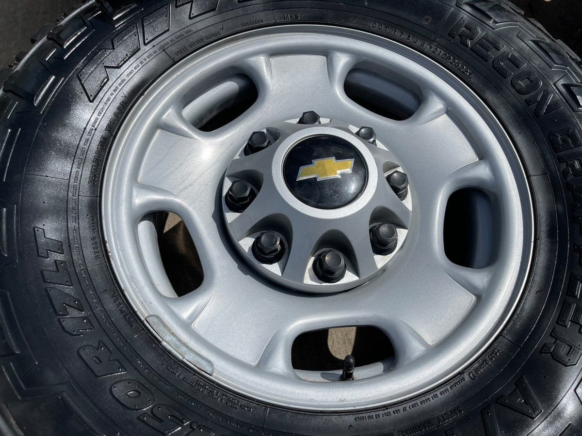 17" Chevy Silverado GMC Sierra 2500 OEM 8095 wheels rims SET tires NITRO 33"