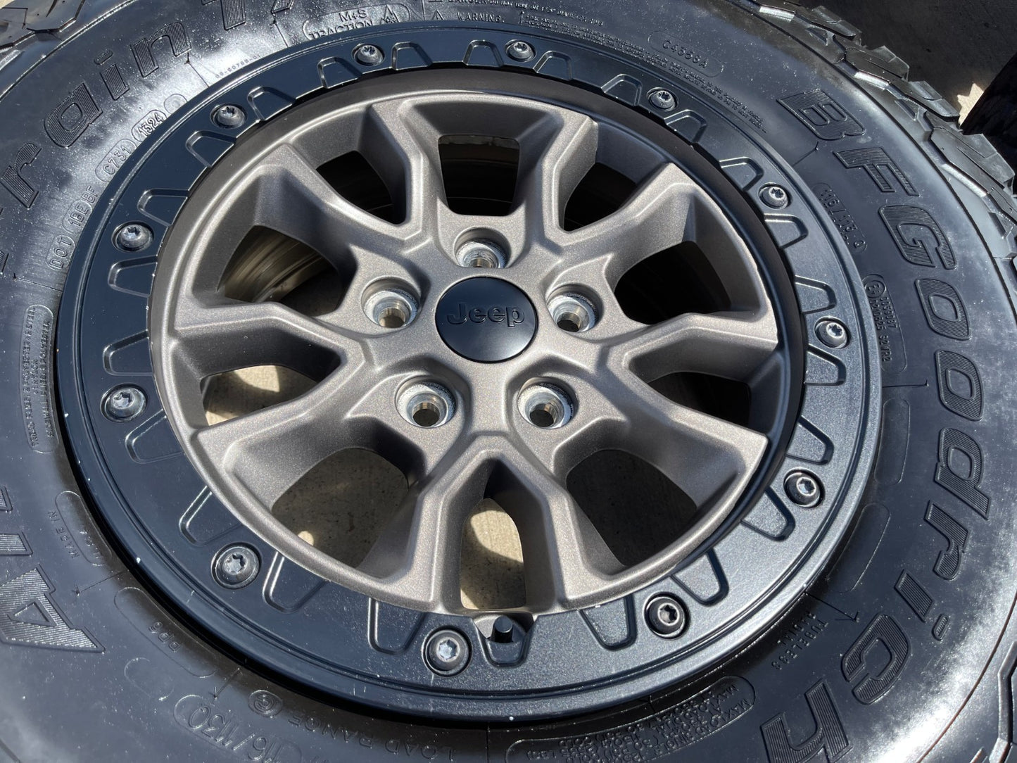 17" Jeep Wrangler 392 Gladiator Rubicon OEM BEADLOCK wheels rims SET 9304 95240