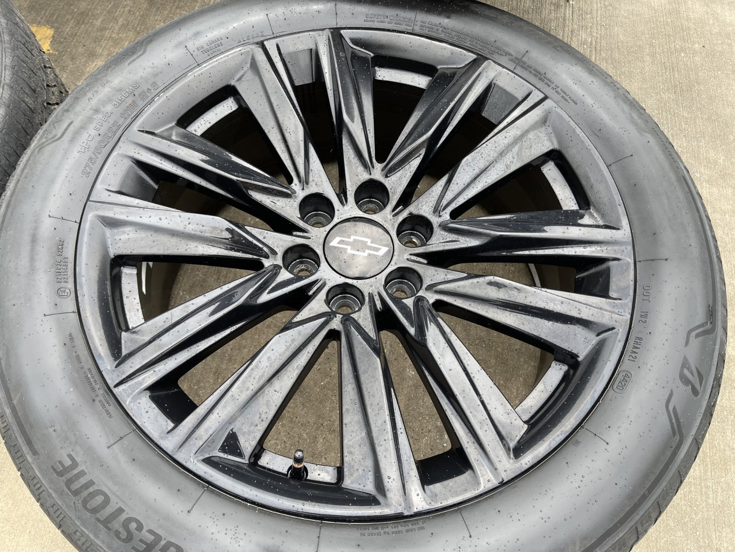 22" Cadillac Escalade OEM wheels rims 95028 4869 GMC Sierra BRIDGESTONE SET