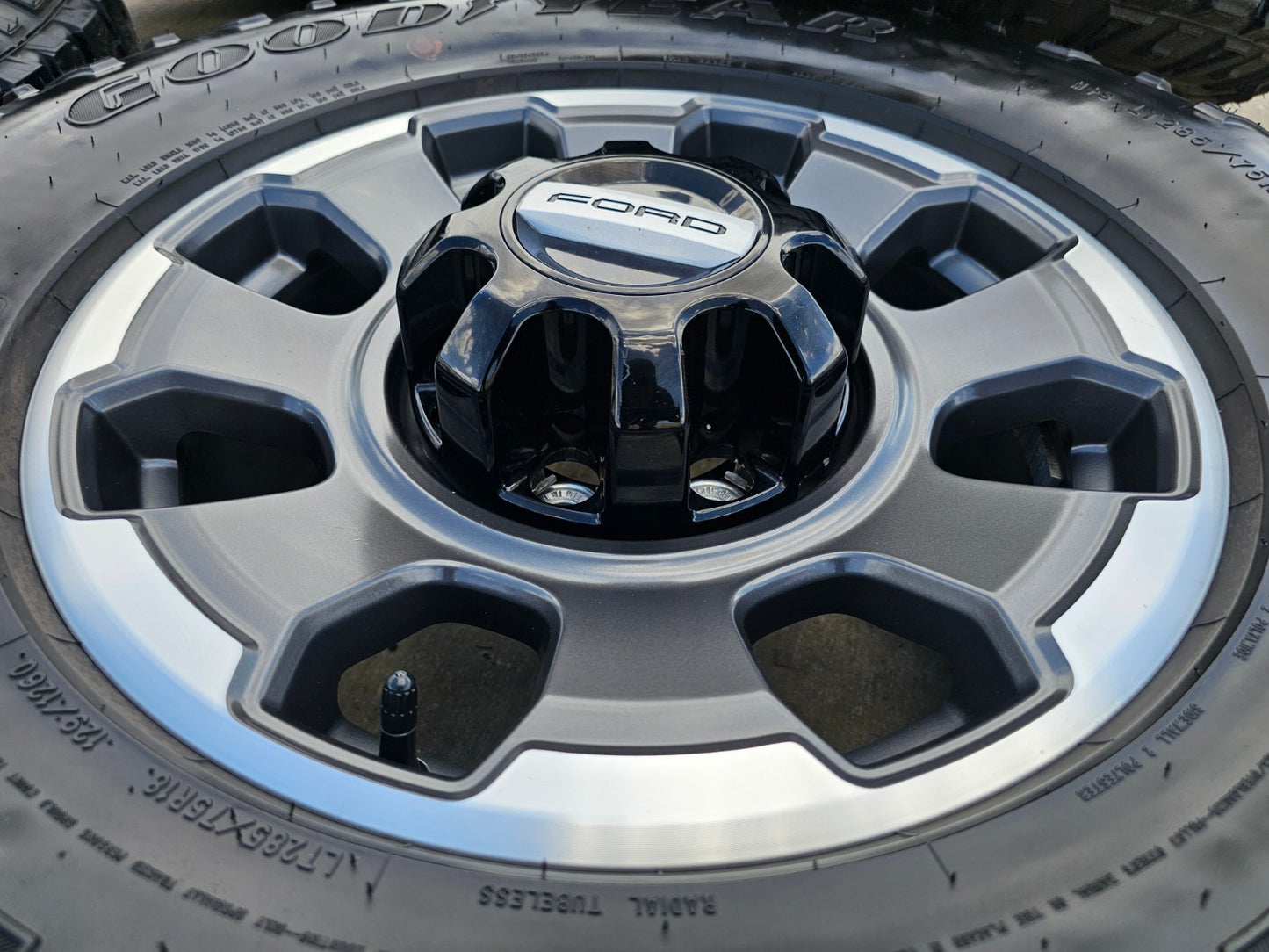 18" Ford F-250 F-350 OEM TREMOR rims wheels 10482 tires SET DURATRAC R/T 35"