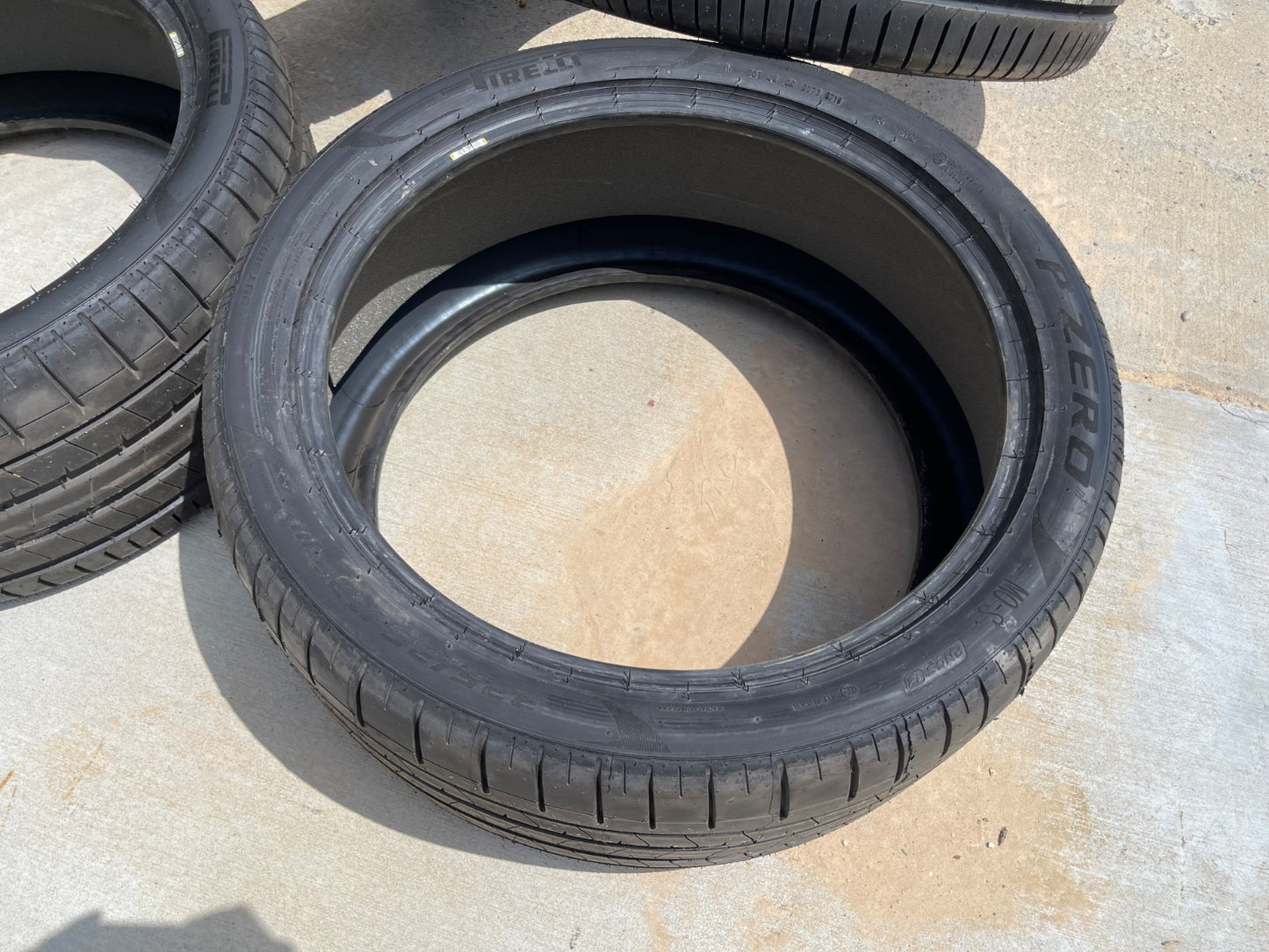 (1) 325/35/23 Pirelli P Zero tire 325/35R23 111Y MO-S PNCS NEW take off!