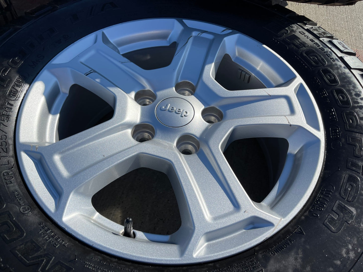 17" Jeep Wrangler Rubicon OEM wheels rims 9216 Gladiator BFG KM2 M/T