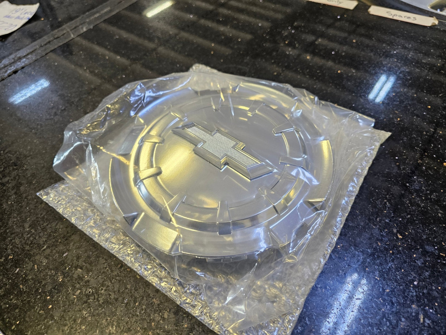 (1) 8" Chevy Silverado 1500 Tahoe Suburban OEM Replica center cap C5651