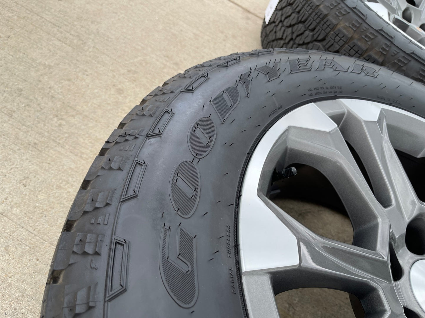 20" Chevy Tahoe Silverado OEM 14090 95417 wheels rims tires GOODYEAR A/T