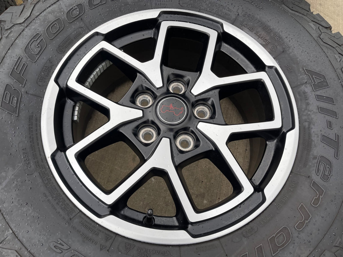 17" Jeep Wrangler Rubicon OEM 95730 9327 wheels rims Gladiator BFG KO2 A/T 33"