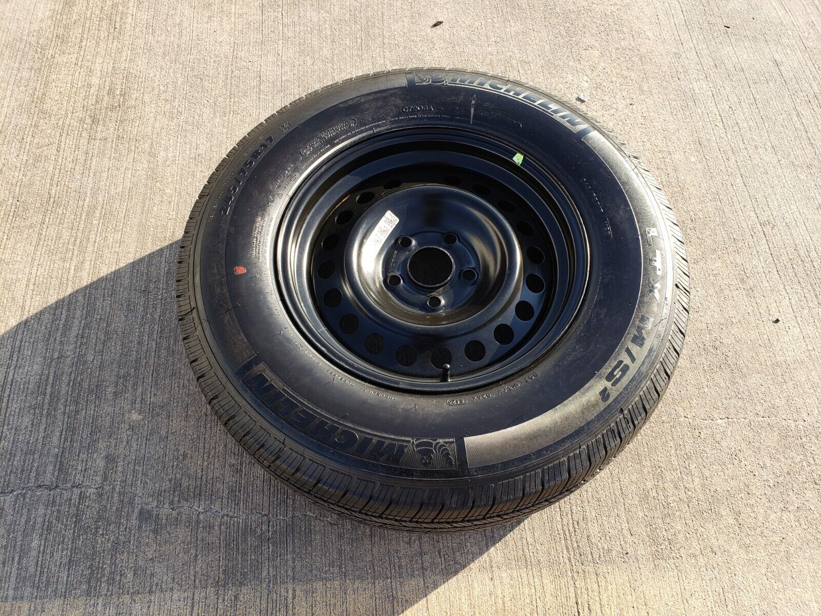 (1) 17" Jeep Wrangler Gladiator OEM wheel rim tire SPARE 2022 2023 202