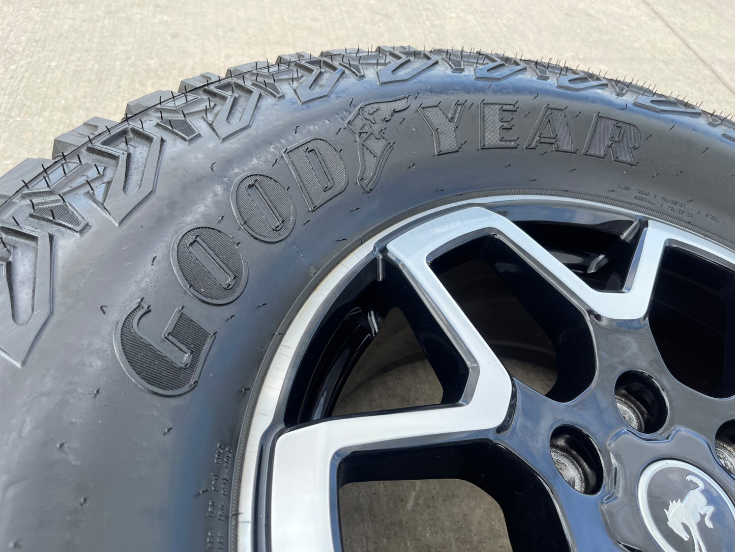 18" Ford Bronco wheel rim 95213 10389 Ranger spare GOODYEAR TERRITROY AT 35" NEW