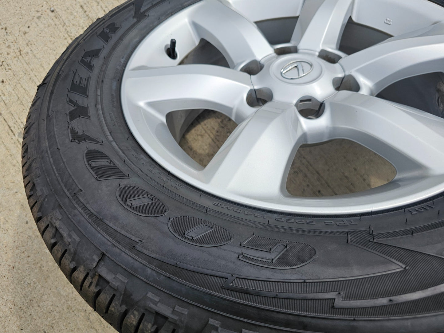 18" Lexus GX460 GX470 Tacoma 4Runner OEM wheels rims 74229 tires