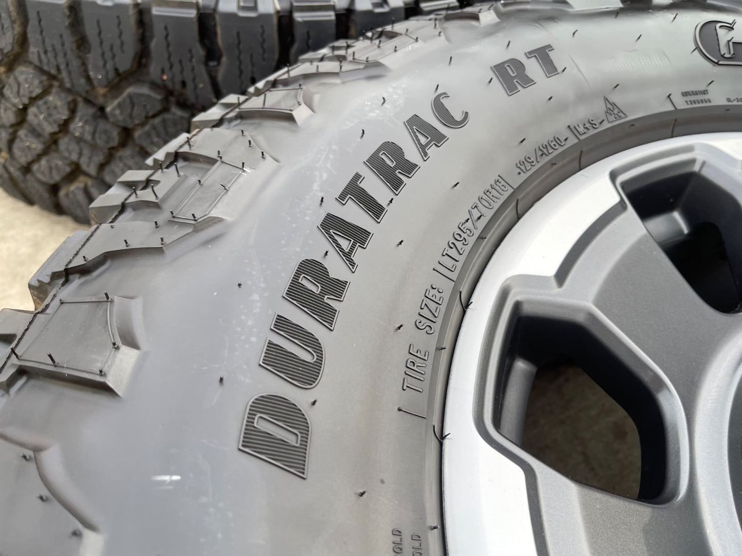 18" Ford F-250 F-350 OEM TREMOR rims wheels 10482 tires 35" DURATRAC R/T