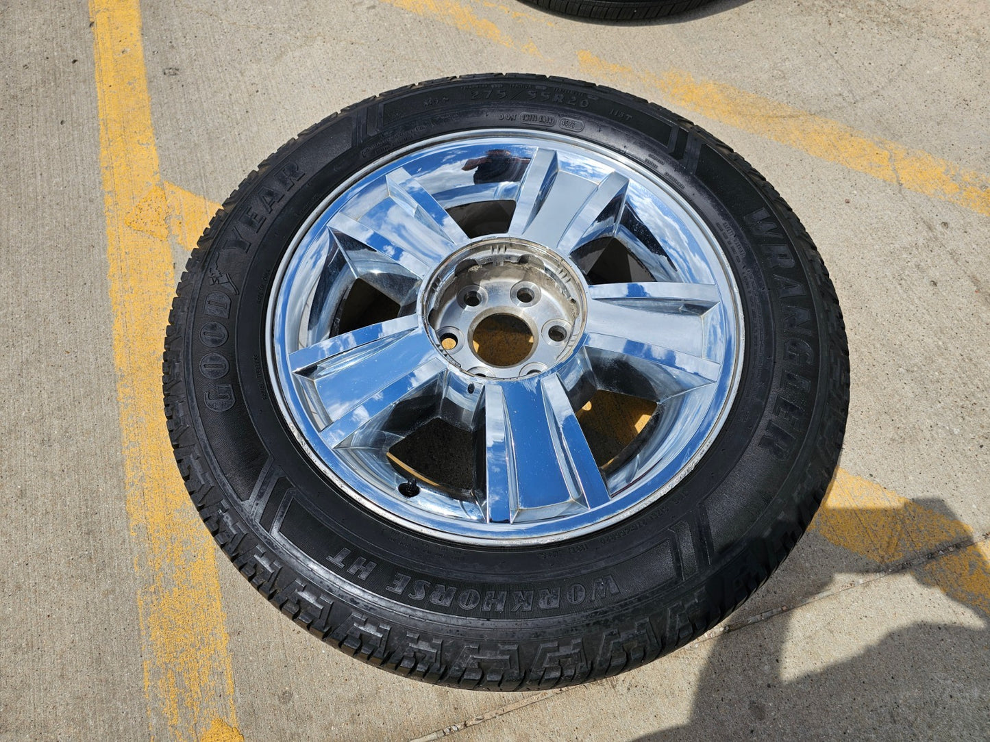 (1) 20" Chevy Silverado Tahoe Suburban chrome OEM 5416 wheel rim tire spare
