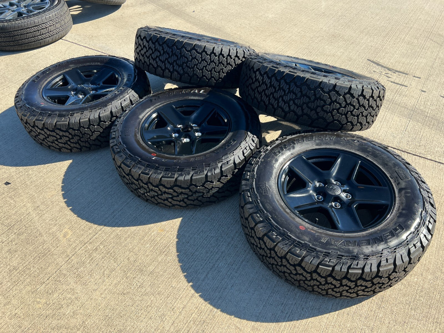 17" Jeep Gladiator BLACK OEM wheels rims 9235 Wrangler 2023 2024 2025 NEW