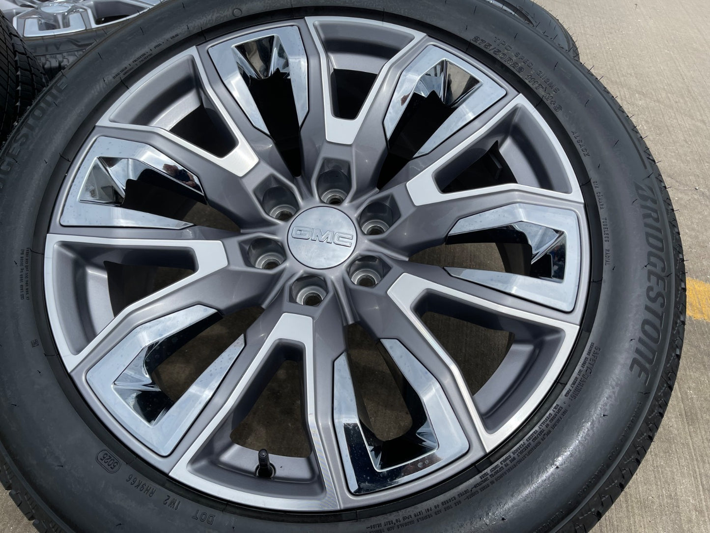 22" GMC Yukon Chevy Tahoe Escalade OEM 95513 14134 wheels rims BRIDGESTONE NEW