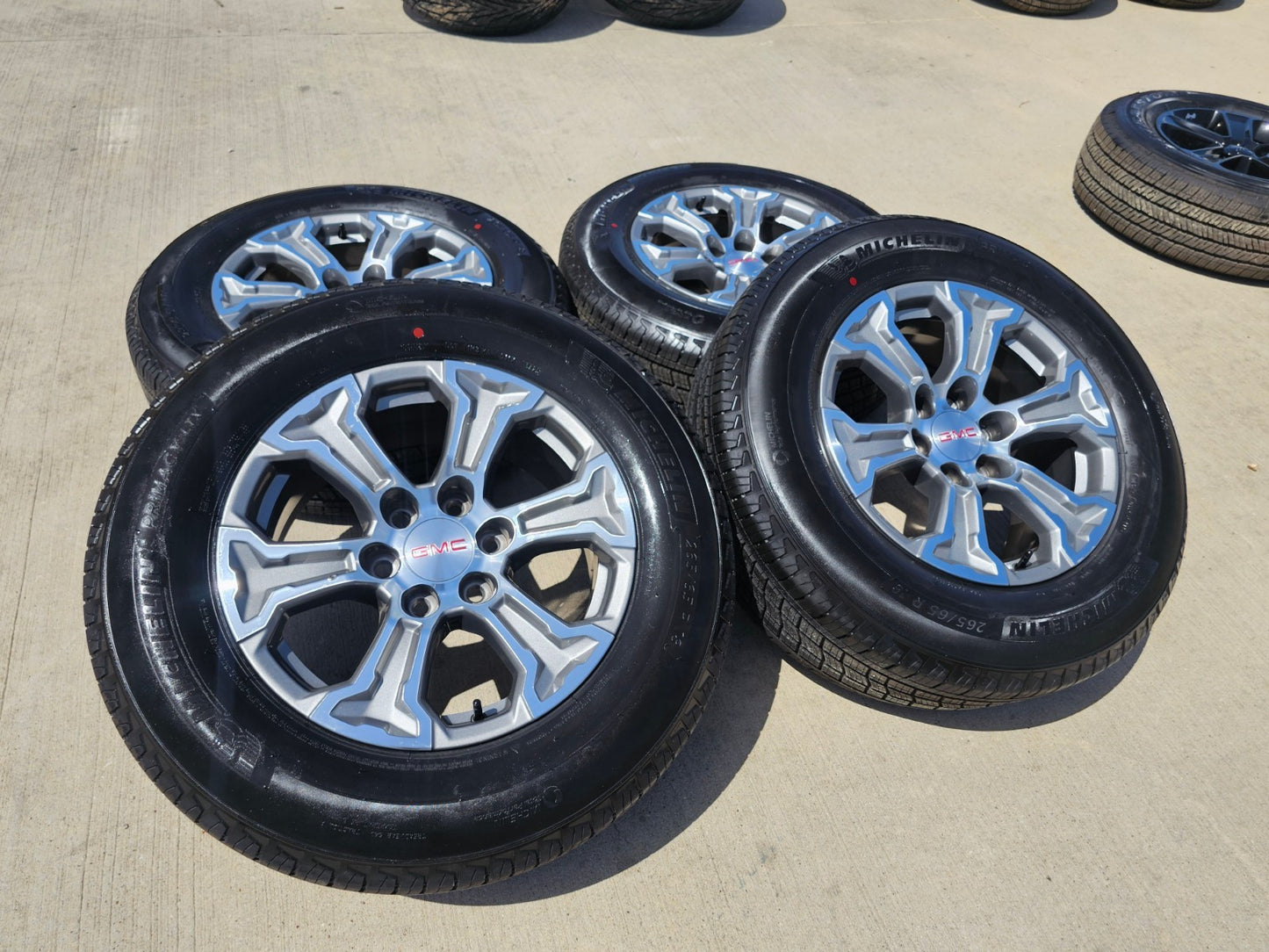 18" GMC Sierra Canyon Chevy Tahoe Colorado OEM 5910 wheels rims MICHELIN