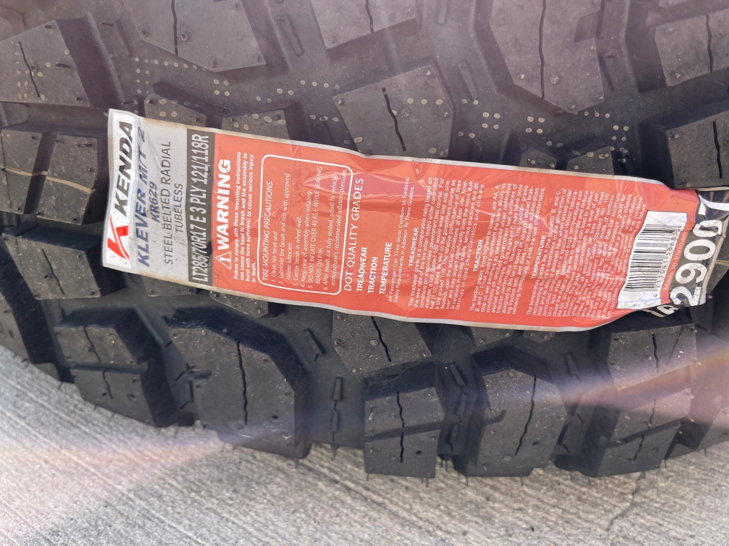 285/70/17 Kenda Kenda Klever M/T2 125 / R 10 PLY Load Range E tire NEW