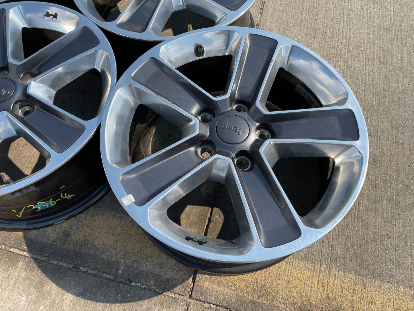 18" Jeep Wrangler Altitude OEM 9255 9221 wheels rims