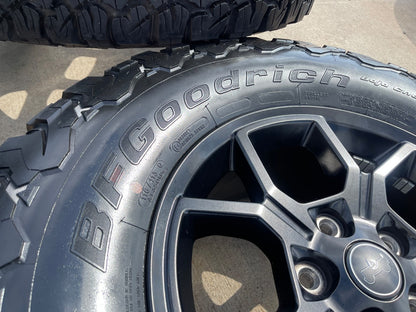 17" Jeep Gladiator RUBICON OEM wheels rims black Wrangler 9326 SET BFG A/T 33"