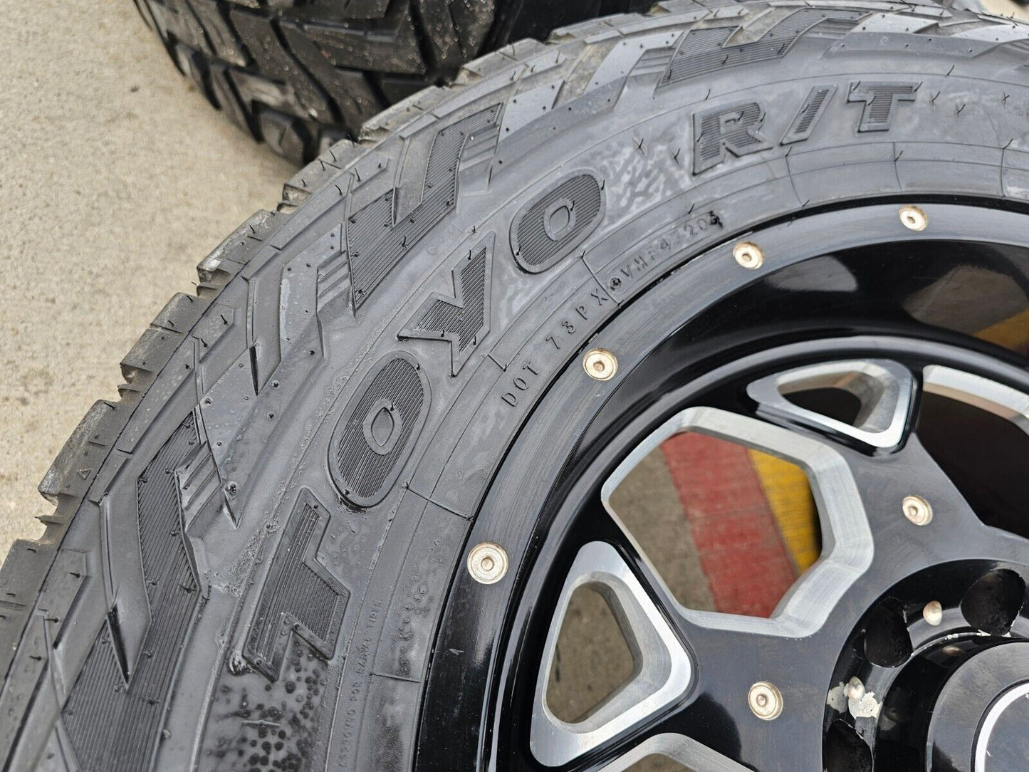 20x12 Moto Metal MO985 Chevy Dodge Ram 2500 3500 wheels rims 8x165 8x6.5 37"