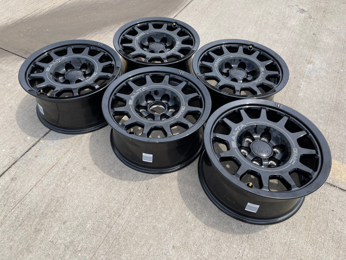 (5) 18" AEV SALTA GMC Sierra AT4X Chevy Silverado OEM rims wheels 2024 2025 2026