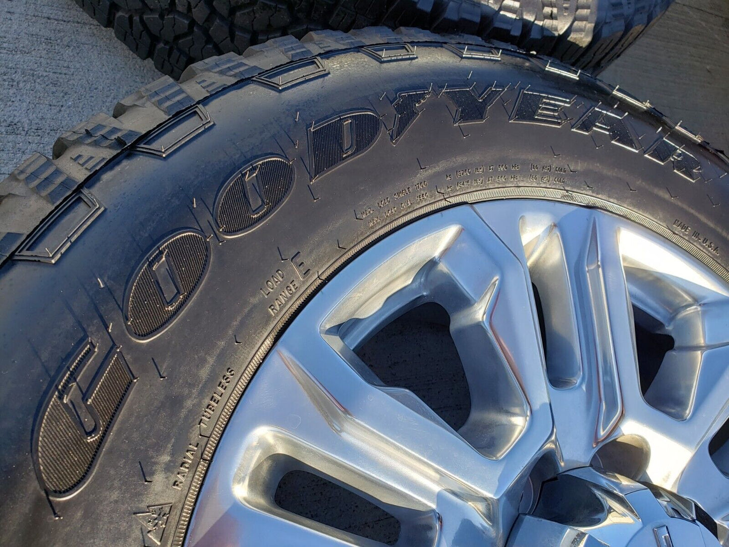 20" GMC Sierra Denali 2500 3500OEM 5957 wheels rims tires 2022 2023 2024 2025