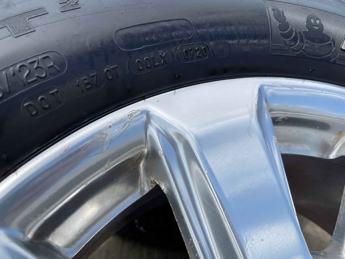 20" Ford F-250 F-350 Platinum OEM rims wheels 10103 tires MICHELIN A/T2