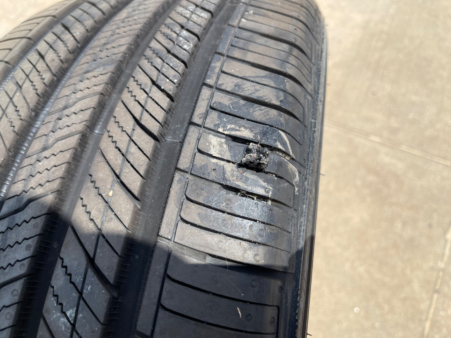 (1) 255/55/20 Hankook Dynapro HPX A/S tire 255/55R20 110V M+S
