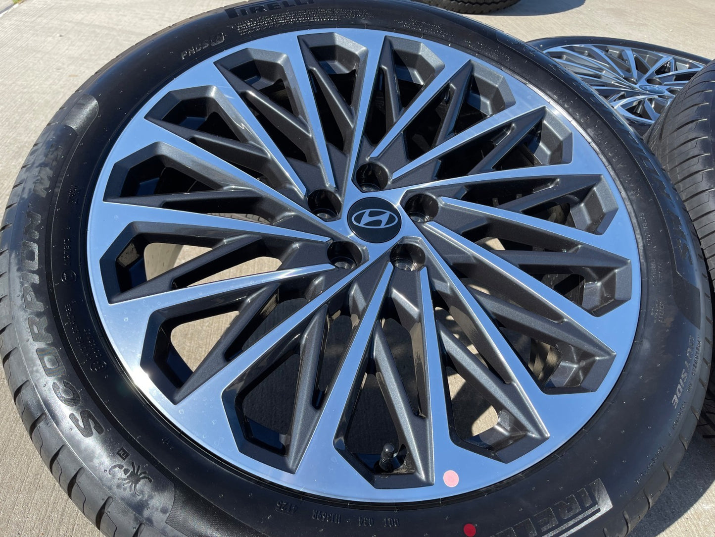 21" Hyundai Palisade Calligraphy OEM 94345 wheels rims 2025 2026 2027 PIRELLI