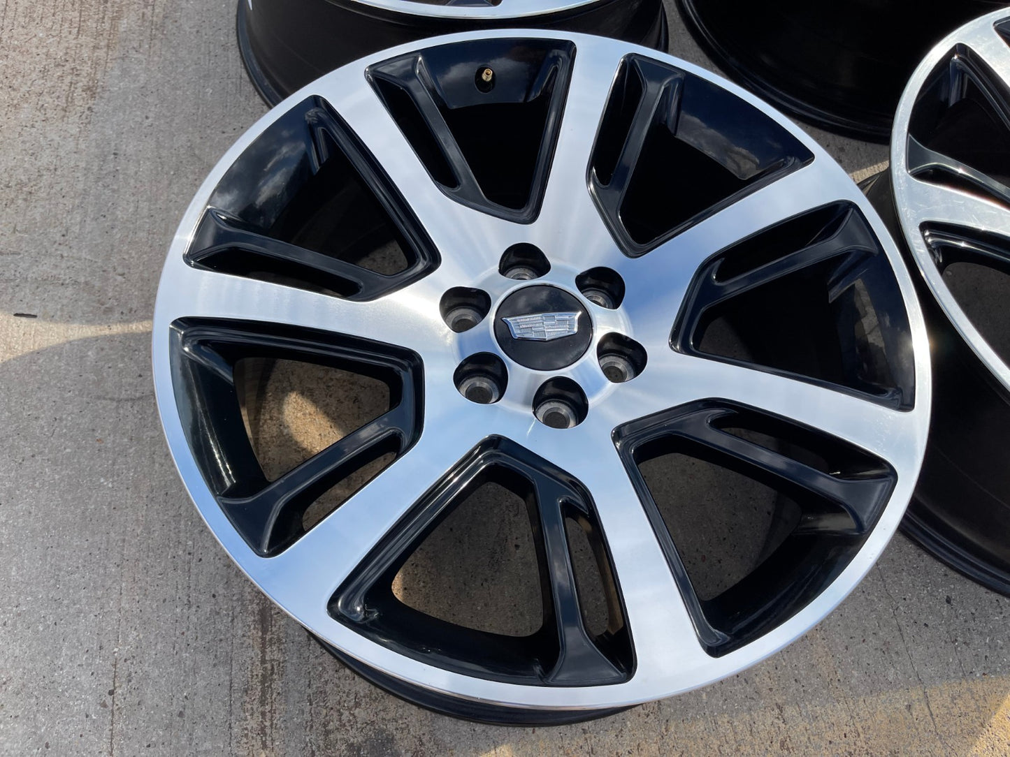 22" Cadillac Escalade Platinum OEM 4738 black wheels rims NEW