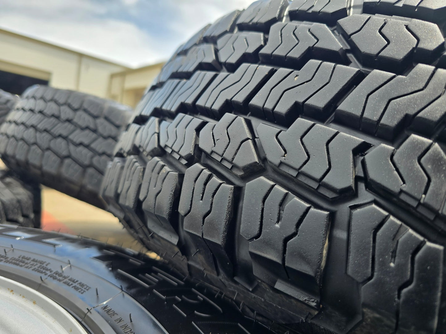 17" Chevy Silverado GMC Sierra 2500 OEM 8095 wheels rims tires A/T GREAT TREAD!!