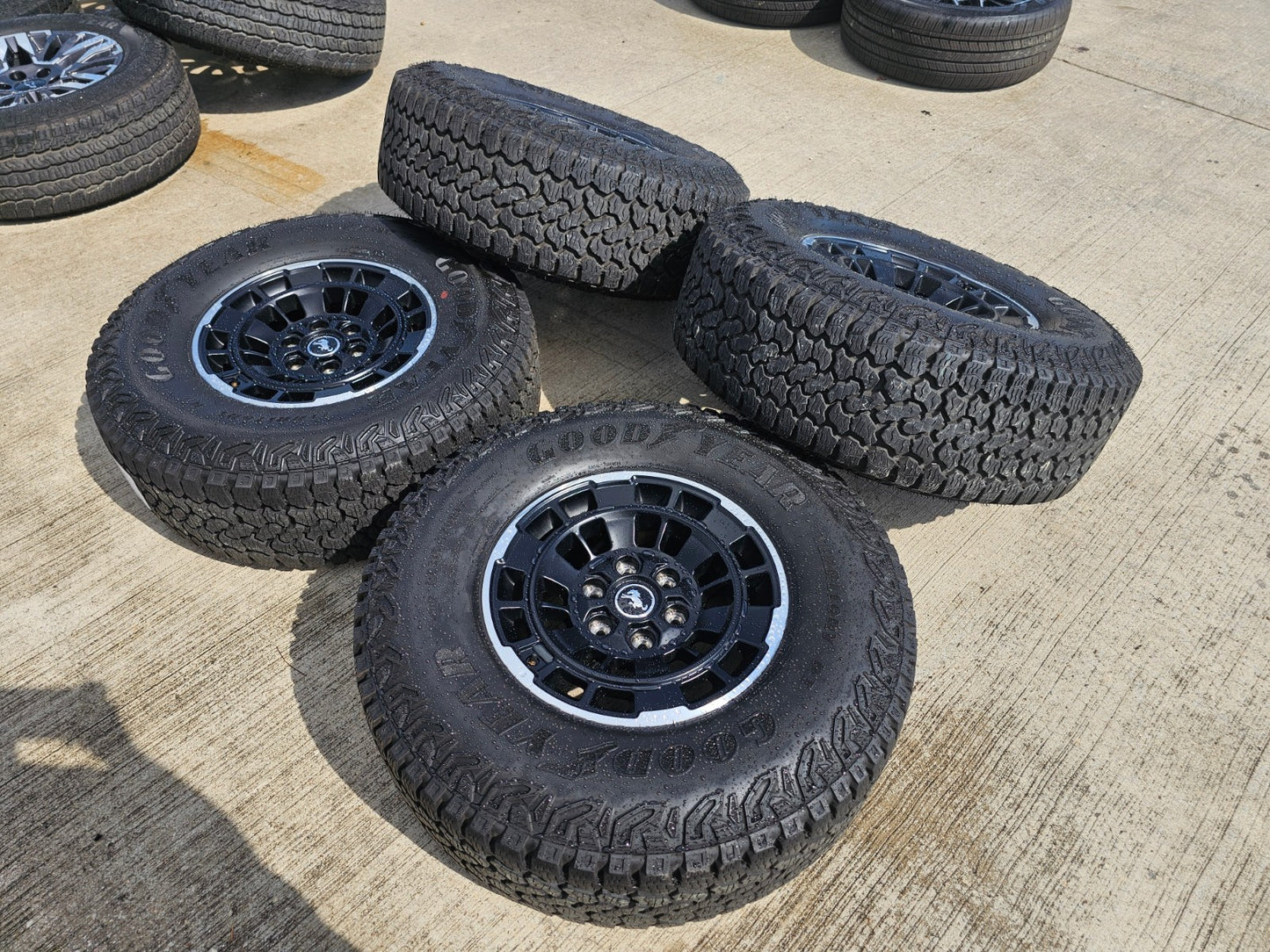 17" Ford Bronco HERITAGE SASQUATCH OEM 22025 wheels rims SET GOODYEAR A/T 35"