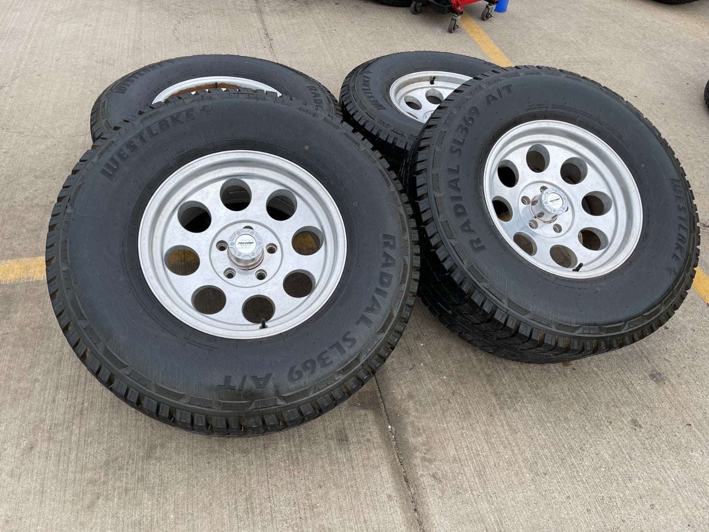 17" 17x9 Pro Comp Series 69 Jeep Wrangler Gladiator 5x127 5x5 wheels rims 35"