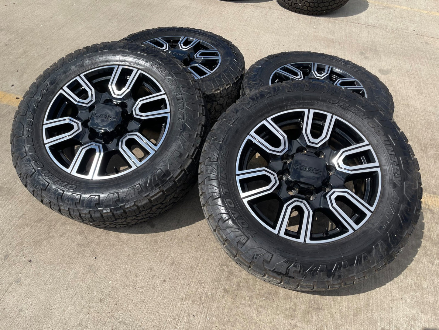20" GMC Sierra AT4 2500 3500 OEM wheels rims 5950 Silverado tires TOYO A/T3
