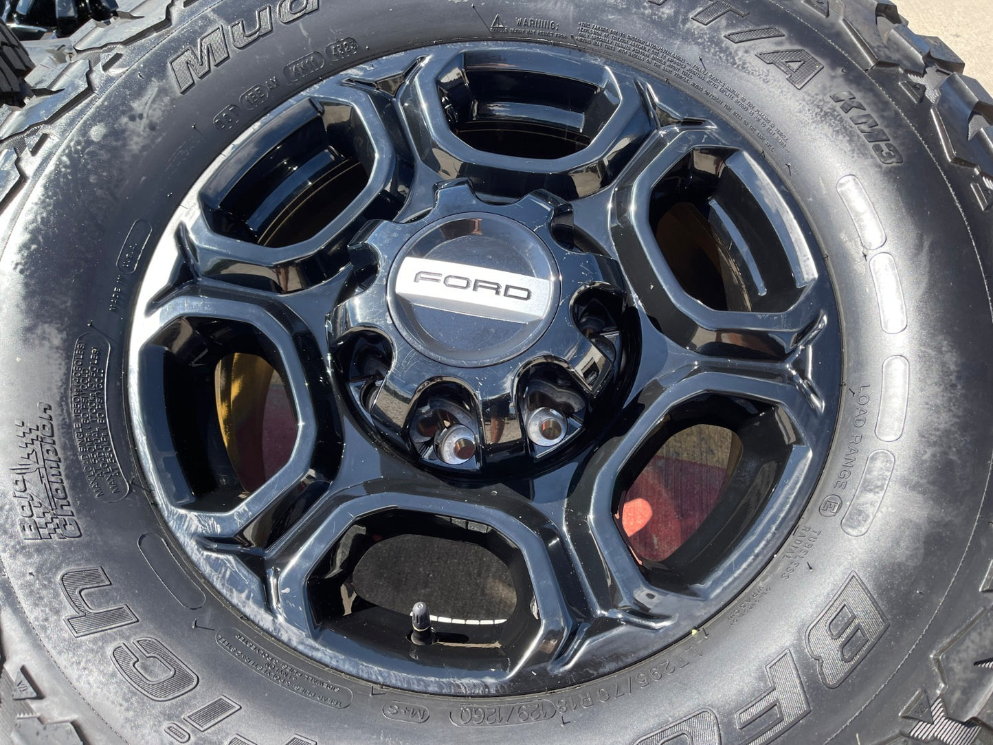 18" Ford F-250 F-350 Lariat FX-4 OEM black 10479 wheels rims BFG KM3 M/T 34"