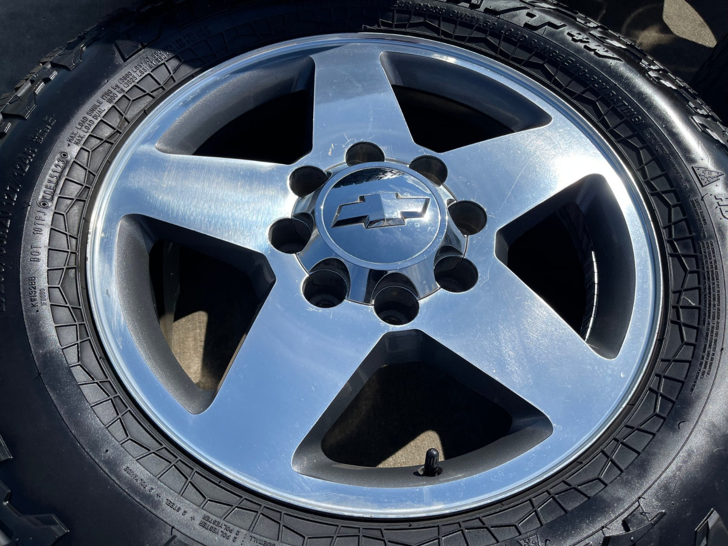 20" Chevy Silverado GMC 2500 OEM 5805 wheels rims tires