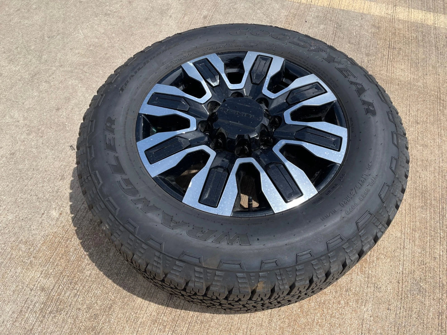 20" GMC Sierra DENALI ULTIMATE 2500 3500 OEM wheel rim 5958 Chevy Spare