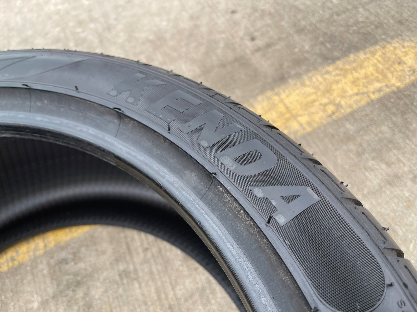 (1) 255/40/19 Kenda Vezda UHP A/S KR400 tire 255/40r19 100W NEW