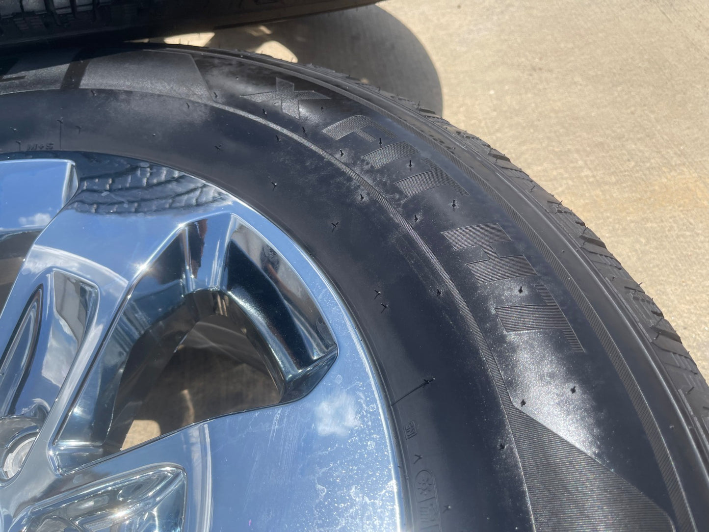 18" Dodge Ram 1500 OEM wheels rims 2672 tires SET CHROME