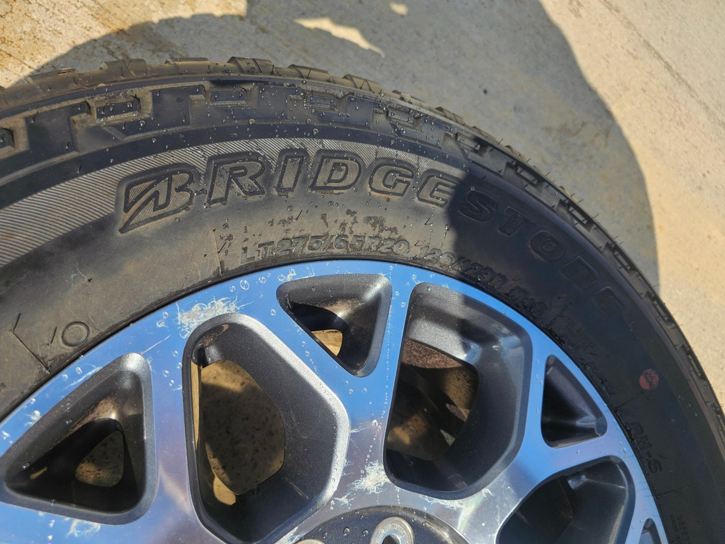 (1) 20" Ford F-250 F-350 OEM Lariat wheel rim 10292 tire BRIDGESTONE A/T