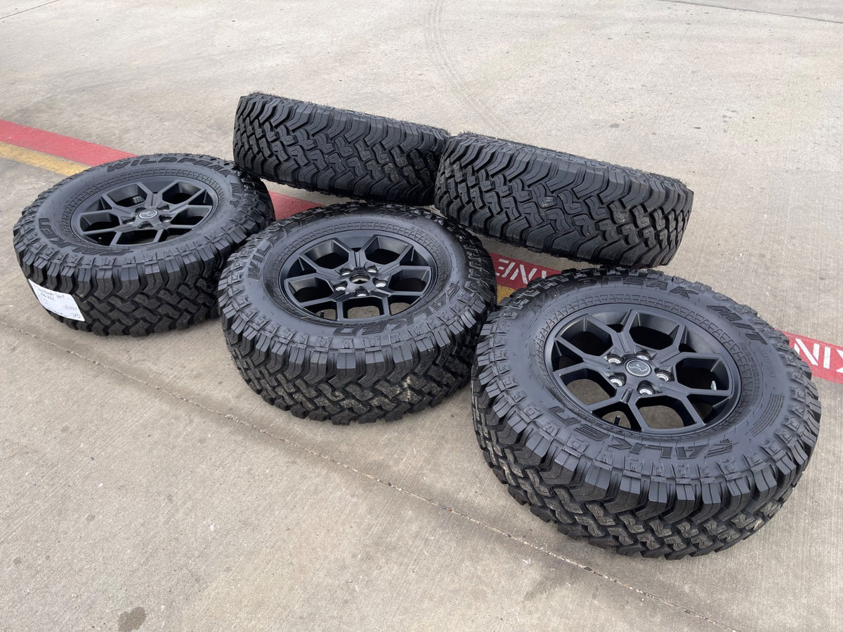17" Jeep Gladiator RUBICON OEM wheels rims black Wrangler 9326 FALKEN MT 33" NEW