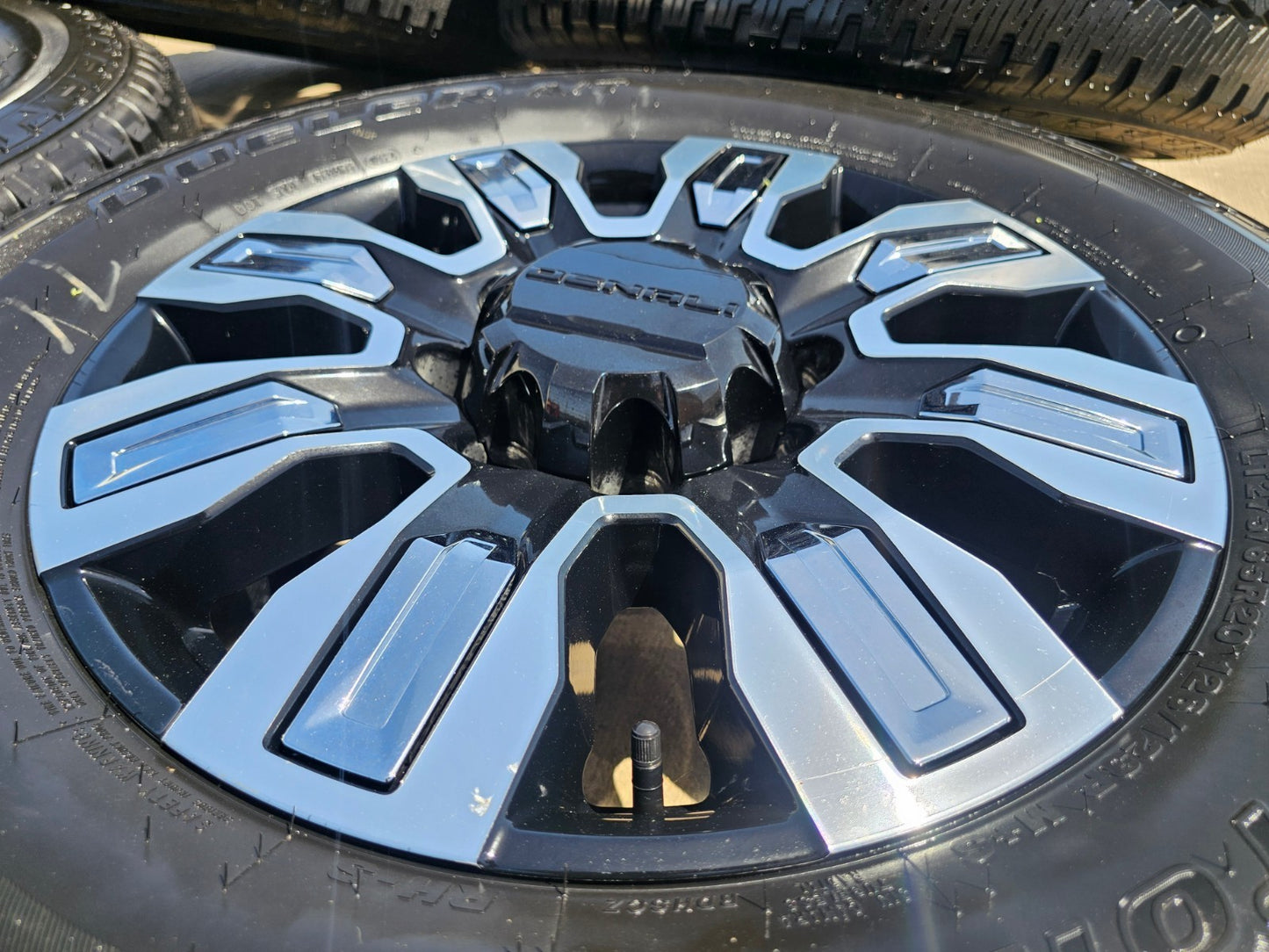 20" GMC Sierra DENALI 2500 3500 OEM wheels rims 5958 14138 Chevy DUELER A/T NEW