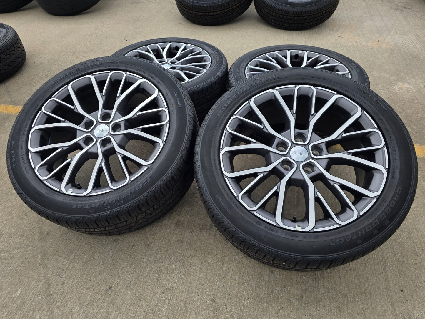 21" Jeep Grand Cherokee L OEM wheels rims 9290 Durango CONTINENTAL