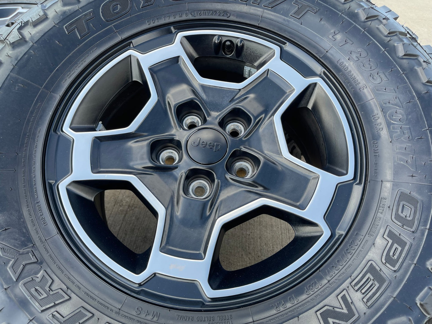 17" Jeep Wrangler RUBICON OEM wheels rims tires 9259 black TOYO 33"