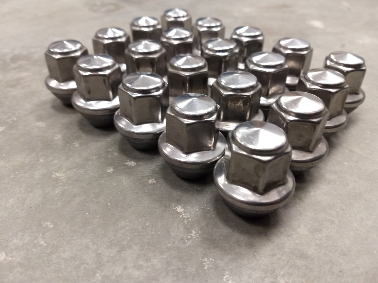 (20) 14x1.5 OEM Ford lug nuts polished Mustang OE 2015-2026