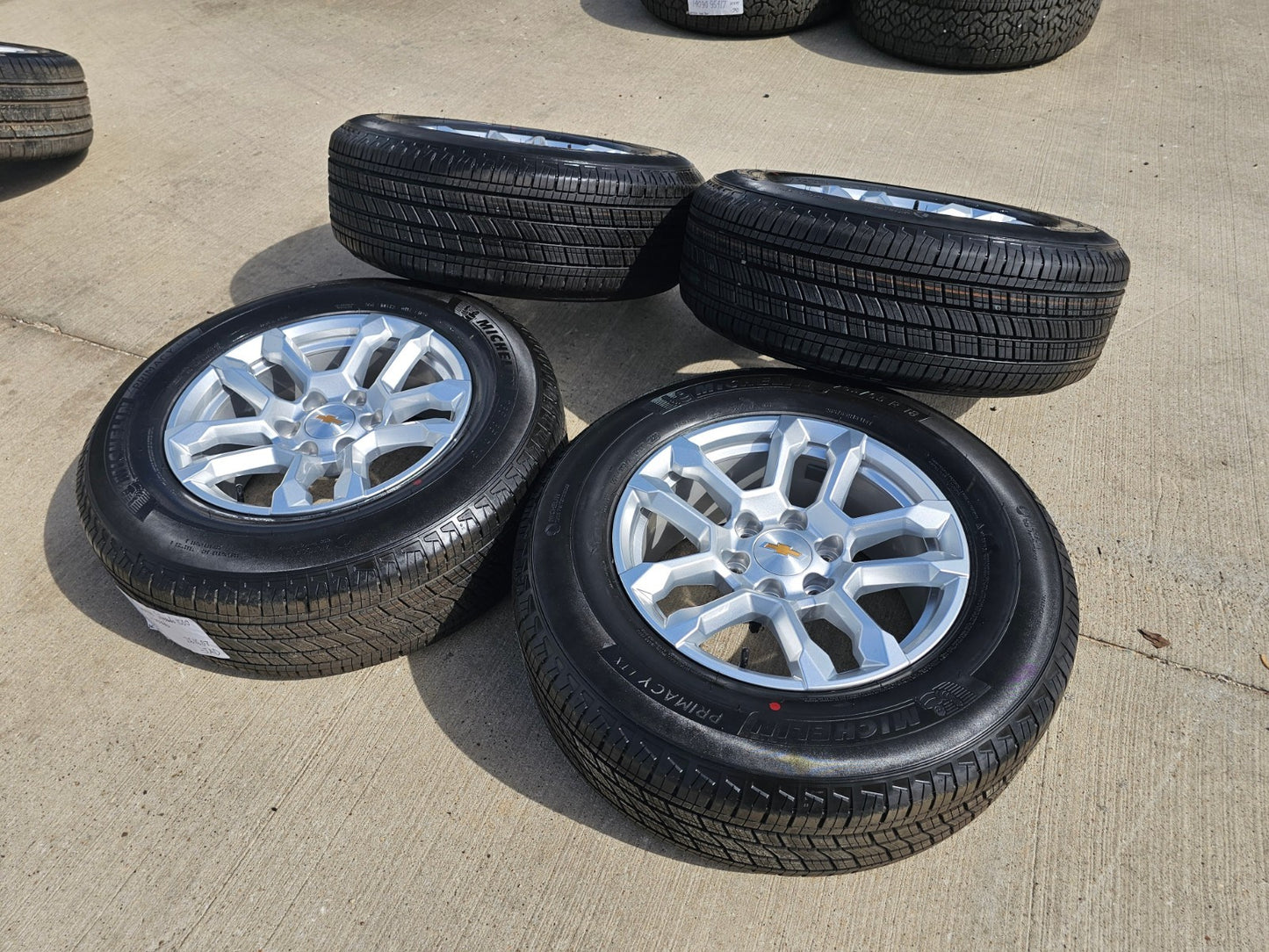 18" Chevy Silverado Suburban Tahoe OEM 14091 wheels rims GMC SET MICHELIN NEW