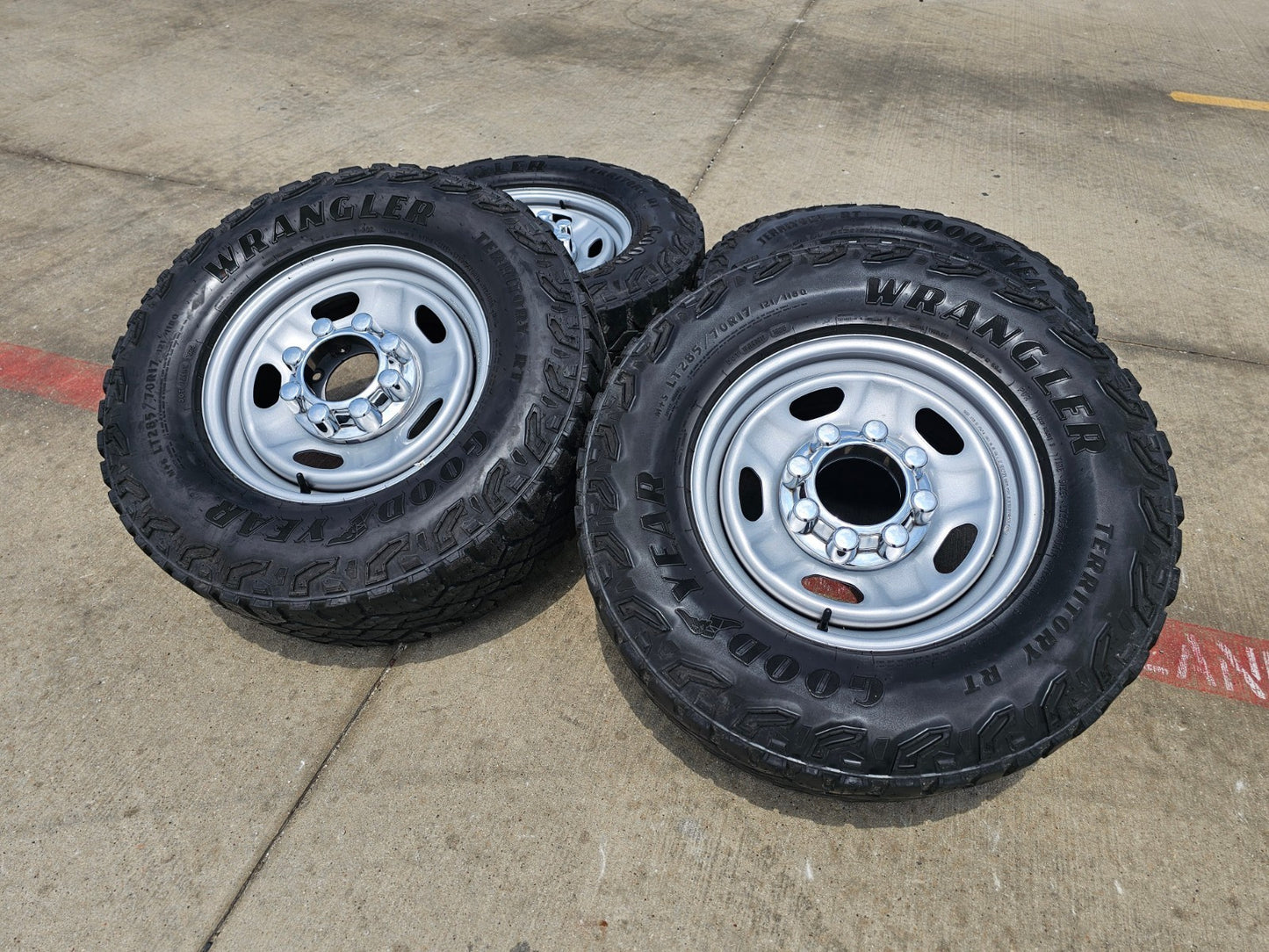 17" Ford F-250 F-350 OEM 3828 wheels rims tires GOODYEAR R/T 33"