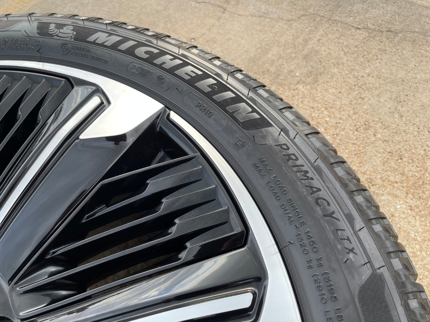 24" Cadillac Escalade IQ EV OEM 8x165 wheel rim Hummer 2500 2025 MICHELIN NEW